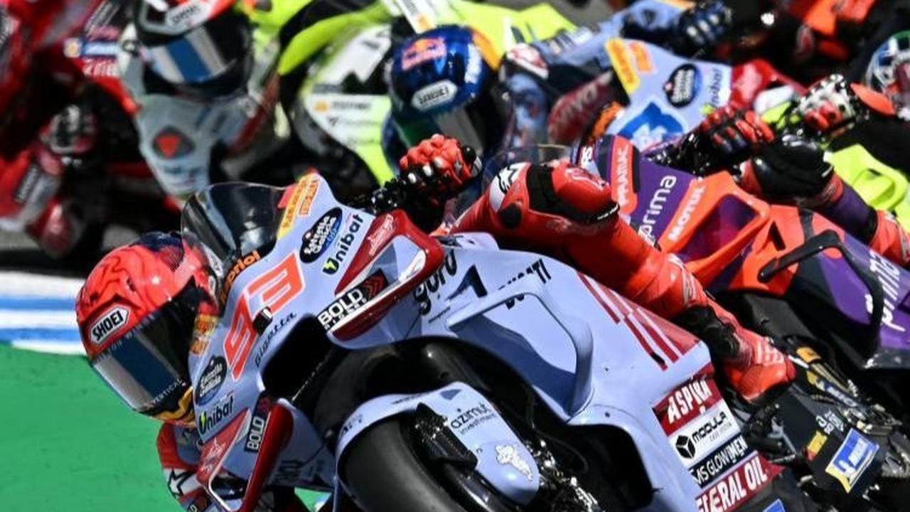 Balapan dimulai dengan Marquez memimpin dari posisi pole, diikuti oleh Jorge Martin, Marco Bezzecchi, dan Pecco Bagnaia. Foto: JORGE GUERRERO / AFP<br>