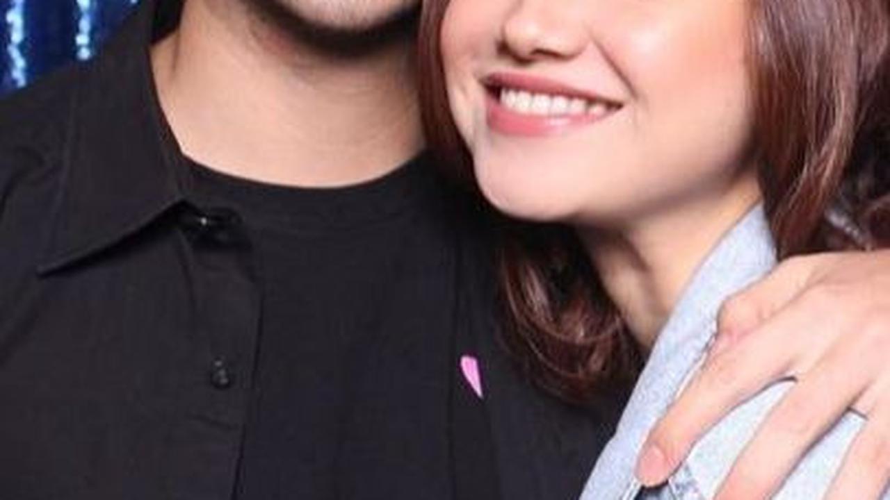 Pasangan ini tak segan memamerkan kemesraan. Bahkan beberapa waktu lalu Rizky Nazar disebut melamar sang kekasih. Namun kabar tersebut belum dikonfirmasi.
