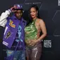 Rihanna (kanan) dan A$AP Rocky berpose saat perayaan produk kecantikannya Fenty Beauty dan Fenty Skin di Goya Studios, Los Angeles, California, Amerika Serikat, 11 Februari 2022. Rihanna diketahui tengah hamil anak pertama dengan kekasihnya, A$AP Rocky. (Mike Coppola/Getty Images/AFP)