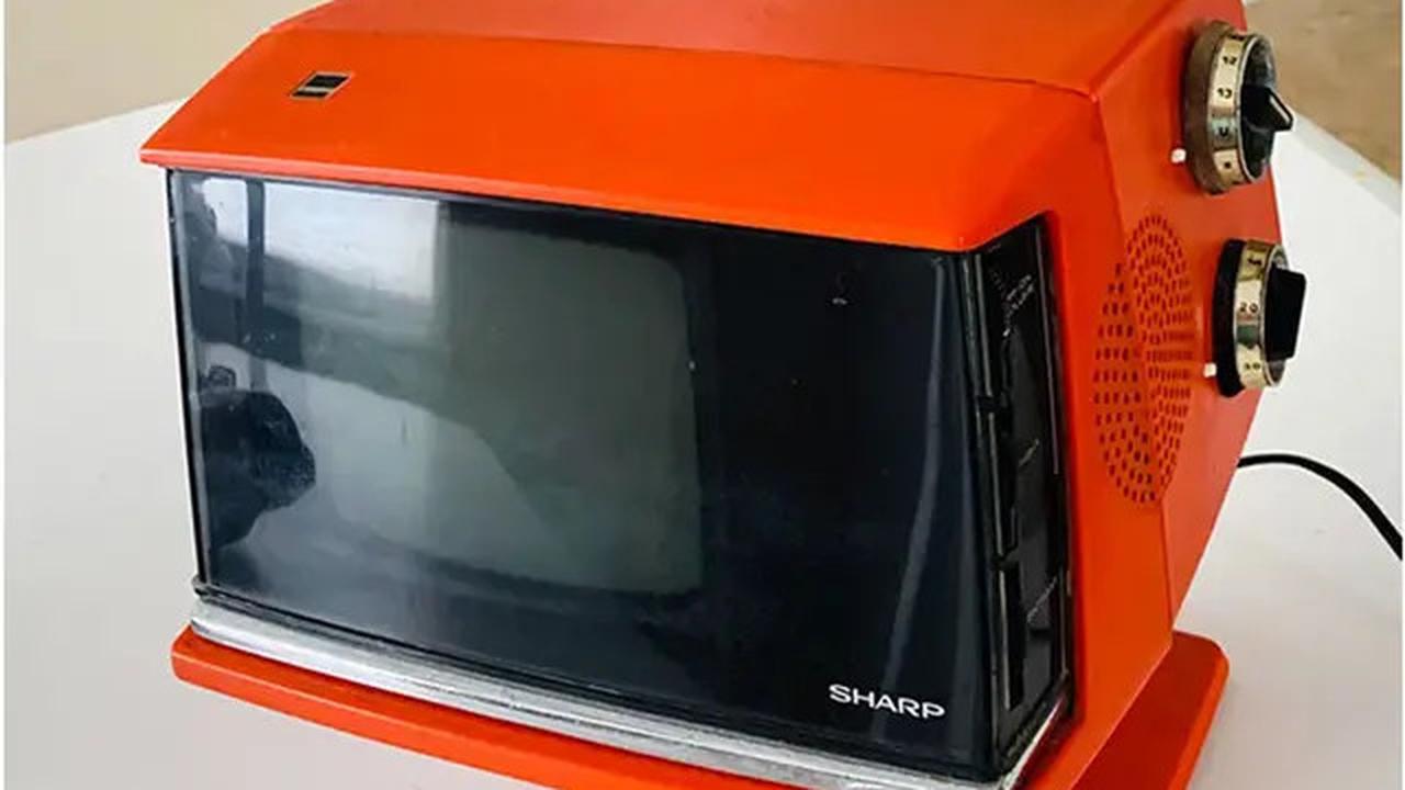 8 Potret Barang Elektronik Jadul Ini Masih Tahan Kegunaannya, Awet Banget