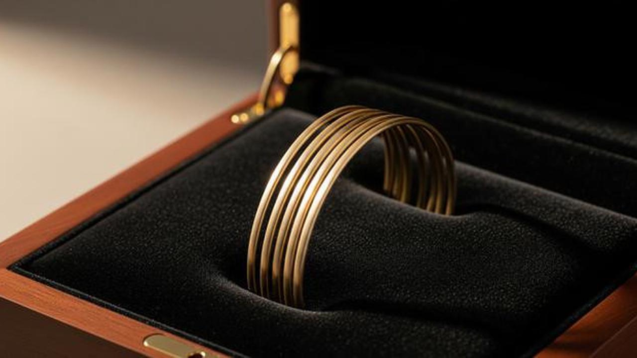 8 Tren Gelang Emas Bangle Tipis 2026 untuk Ibu Usia 50 Tahun yang Suka Tampilan Rapi, Mewah Elegan