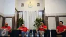 Ketua Umum PB PRSI, Sandiaga S Uno (kedua kanan) memberikan keterangan jelang KRAPSI di Jakarta, Kamis (17/12/2015). 1000 perenang muda akan bertarung memperebutkan Piala Presiden. (Liputan6.com/Helmi Fithriansyah)