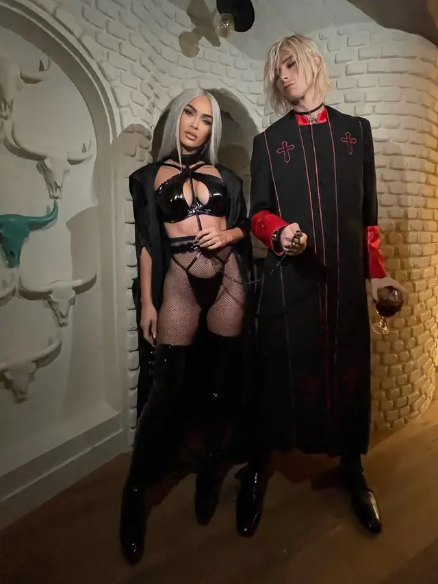 Gaya Halloween Megan Fox dan Machine Gun Kelly Tuai Kontroversi, Dianggap Hina Agama