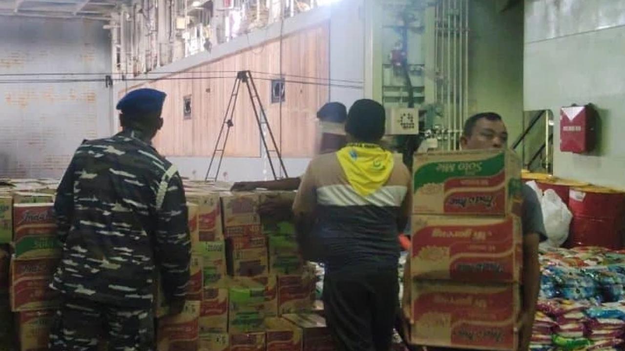Kapal Perang Bawa Bantuan ke Aceh