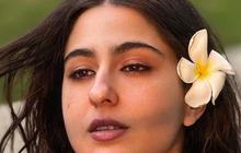 Pamer Perut Rata, 7 Potret Sara Ali Khan Liburan di Pantai