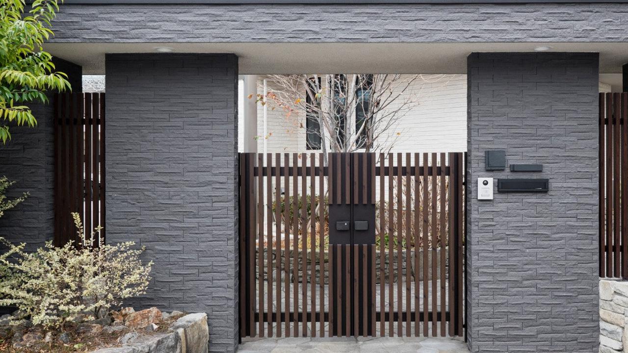 7 Model Pagar Rumah Minimalis Modern Perpaduan Kayu dan Besi, Lindungi dan Percantik Hunian