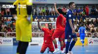 Pemain Timnas Futsal Indonesia, Wendy Brian Ick, berselebrasi setelah mencetak gol ke gawang Thailand dalam laga semifinal Piala AFF Futsal 2024 di Terminal Hall, Nakhon Ratchasima, Jumat (8/11/2024). Timnas Futsal Indonesia melangkah ke final dan akan menghadapi Vietnam pada Minggu (10/11/2024). (Dok. Timnas Futsal)