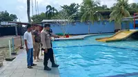 Tempat Kejadian Perkara (TKP) balita perempuan berusia 2,5 tahun berinisial SM, warga Kecamatan Way Serdang, Kabupaten Mesuji, Lampung, ditemukan tewas tenggelam. (Liputan6.com/ Ardi Munthe)