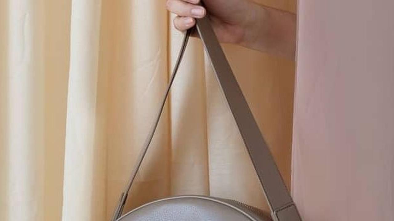 7. Marta Sling Bag dengan Desain yang Unik dan Simpel