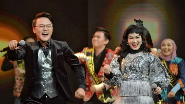 6 Potret Kebersamaan Danang D'Academy dan Iis Dahlia, Bak Kakak Adik