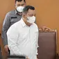 Kuat Maruf terdakwa  kasus pembunuhan berencana Brigadir Nofriansyah Yosua Hutabarat atau Brigadir J berjalan untuk mengikuti sidang lanjutan dengan agenda pembacaan nota pembelaan atau Pleidoi di Pengadilan Negeri Jakarta Selatan, Jakarta, Selasa (24/1/2023). Dalam pembacaan pledoinya, Kuat Maruf menyatakan kebingungannya atas tuntutan delapan tahun penjara yang diajukan jaksa penuntut umum. (Liputan6.com/Faizal Fanani)