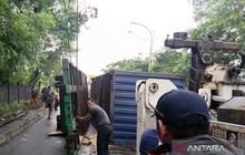 Sudinhub Jakut Gerak Cepat Evakuasi Truk Kontainer Terguling di Cilincing, Lalu Lintas Sempat Padat