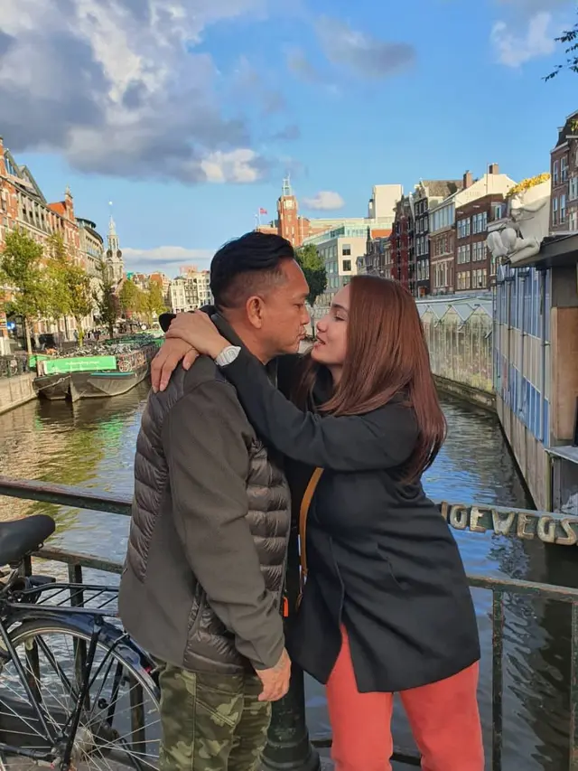 Potret Romantis Franky Sihombing dan Feby Febiola