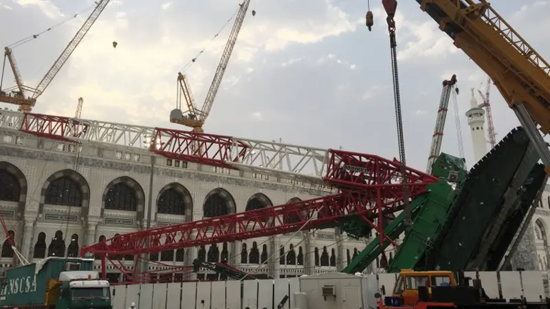 Tragedi Crane Jatuh Jadi Objek Foto Jamaah Haji