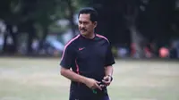 Assegaf Razak, pelatih sementara PSM (Bola.com/Ahmad Latando)
