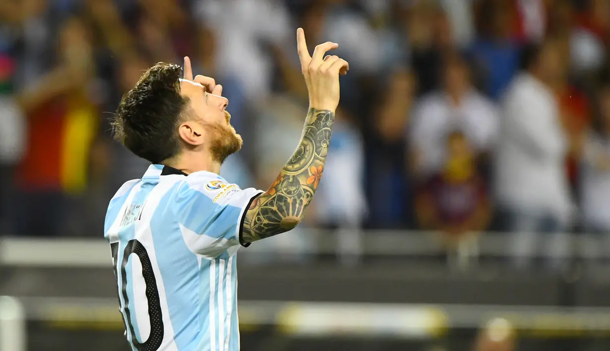 Lionel Messi melakukan selebrasi usai mencetak gol kegawang Panama pada Copa America Centenario grup D di Chicago, Amerika Srikat, (11/6). pada pertandinga ini Messi mencetak tiga dan mengantarkan Argentina menang 5-0. (Mike DiNovo-USA TODAY Sports)