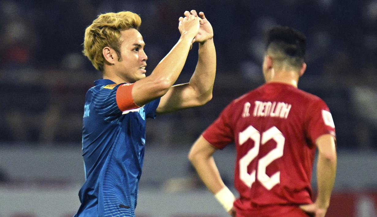 Theeraton Bunmathan menjadi pahlawan setelah gol semata wayangnya sukses mengantarkan Thailand mengunci gelar juara Piala AFF 2022. (AP Photo/Kittinun Rodsupan)