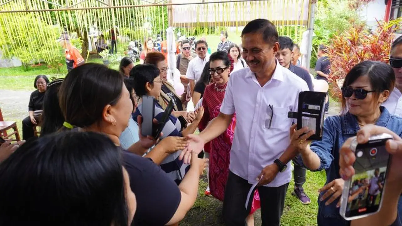 Lakukan Safari di Sejumlah TPS, Cawagub ADT Sempatkan Berdialog Langsung dengan Warga