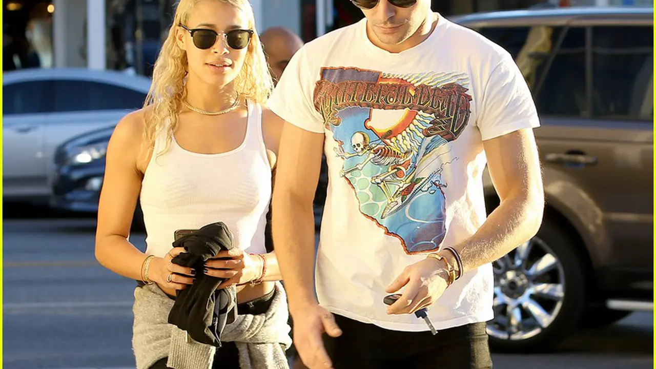 [Bintang] Zac Efron dan Sami Miro
