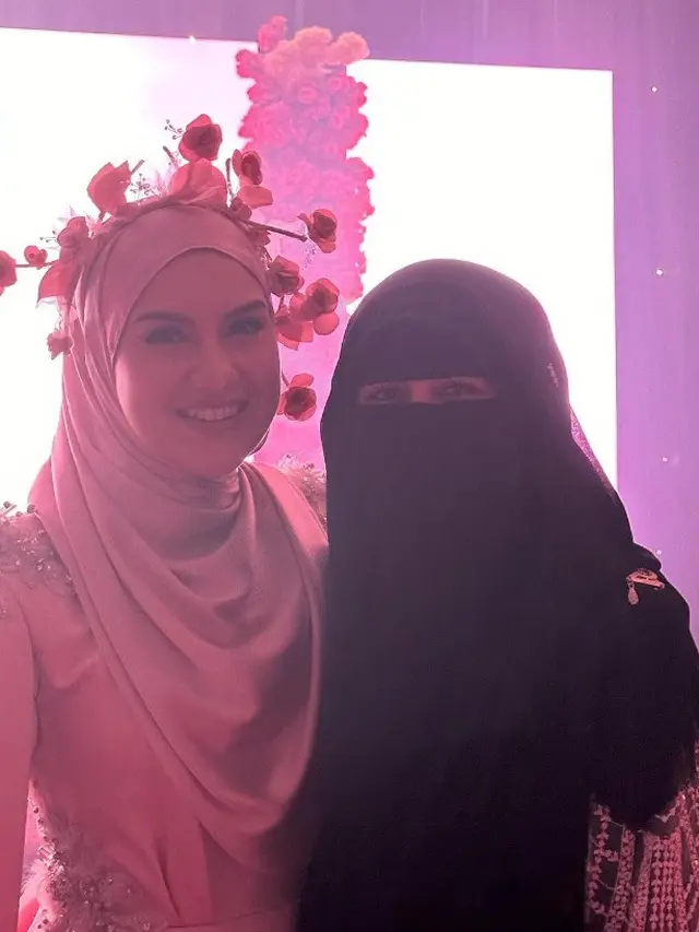 Potret Umi Pipik dan Irish Bella (Sumber: Instagram/_ummi_pipik_)