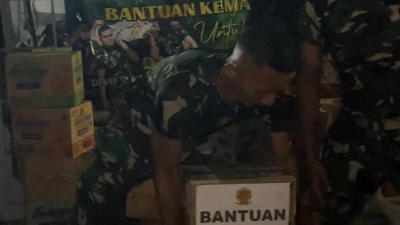 TNI AL Bantu Korban Bencana Sumatra