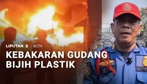 Kobaran Api Menghanguskan Gudang Pengolahan Bijih Plastik di Bekasi