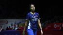 Tunggal putri Indonesia, Putri Kusuma Wardani, tampak kecewa setelah ditaklukkan wakil Jepang, Natsuki Nidaira, pada babak 16 besar Indonesia Masters 2024 di Istora Senayan Jakarta, Indonesia, Kamis (25/1/2024). Putri kalah dua gim langsung dengan skor 20-22 dan 16-21. (Bola.com/