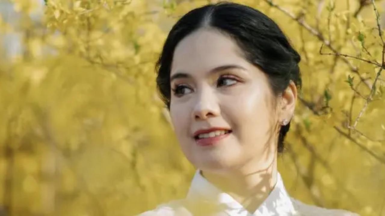 Bikin Pangling, 6 Potret Annisa Pohan Dirias MUA Korea saat Pakai Hanbook, Cantik Banget Mirip Boneka Hidup