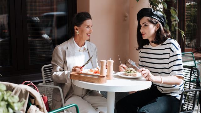 Ilustrasi makan siang, brunch