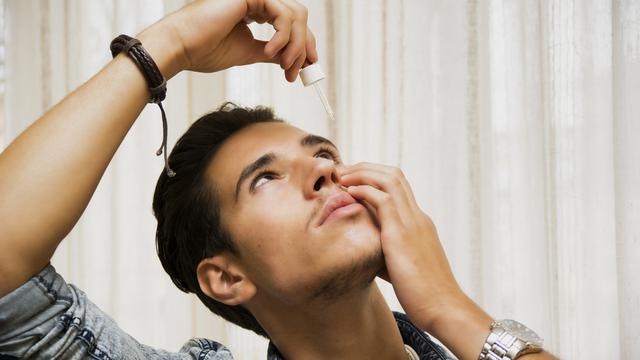 Obat tetes mata (iStockphoto)