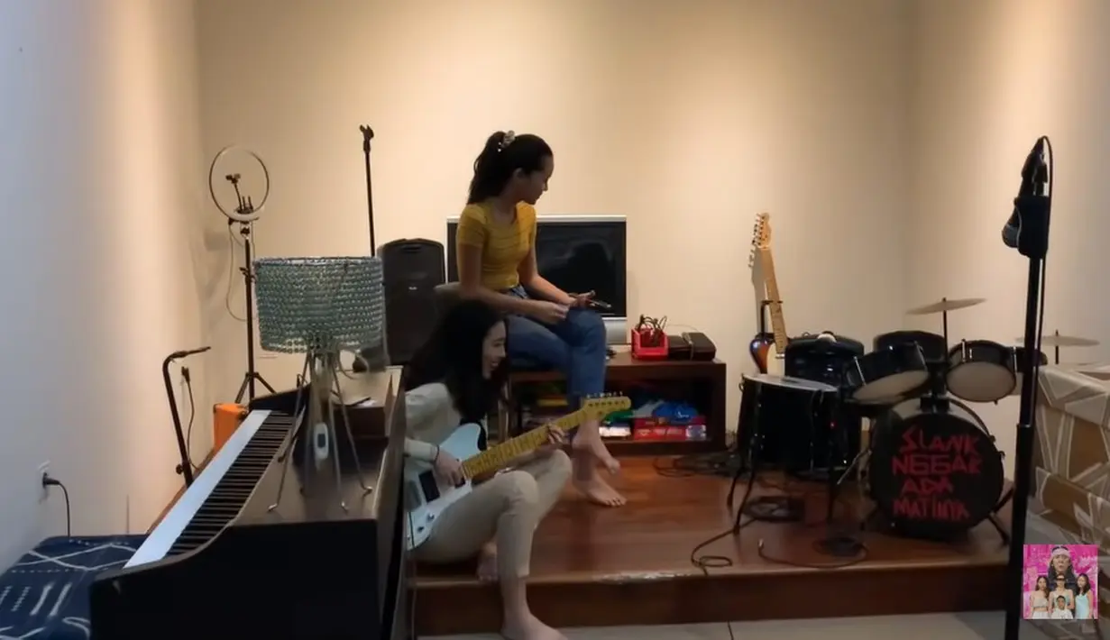 Bimbim Slank dan kediamannya yang luas [YouTube/Alz Family]