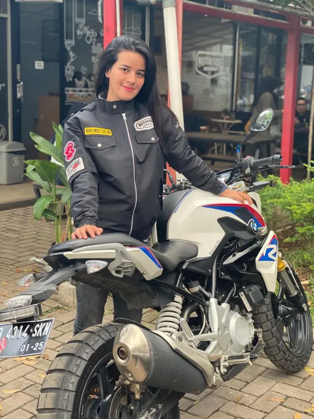 Potret Sabrina, Kakak Susan Sameh yang Berprofesi Sebagai Pembalap. (Sumber: Instagram/sabrinasameh)