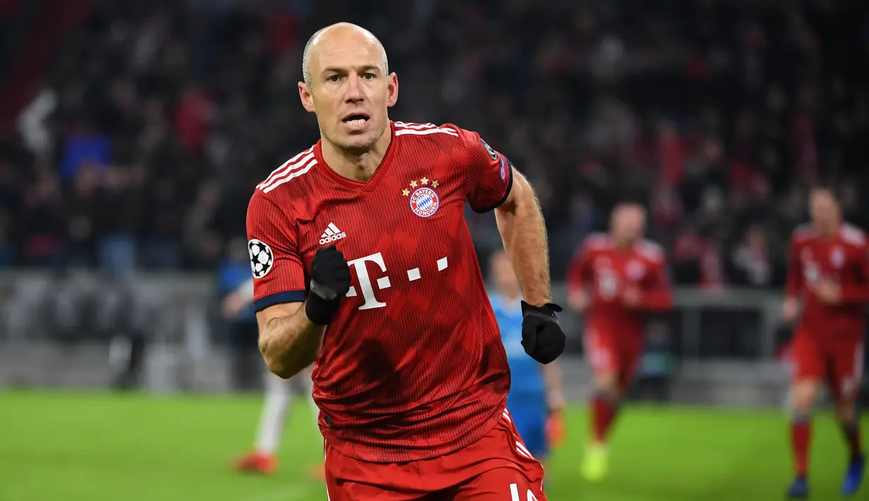 Hampir satu dekade Robben bermain di Bayern Munchen. Banyak gelar yang disumbangkan untuk the Bavarian. Namun kontraknya yang tidak diperpanjang membuat Robben harus mencari pelabuhan karier selanjutnya. (Kolase Foto AFP)
