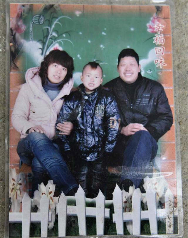 Zhao dan ayah serta ibunya/copyright viral4real.com