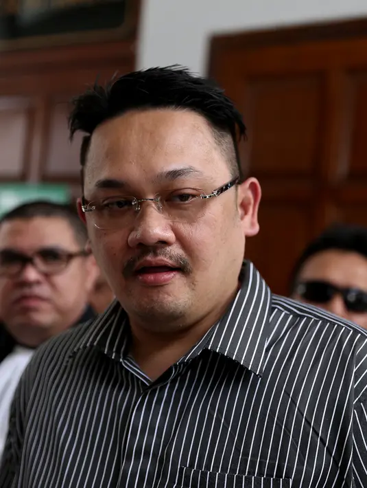 Ditemui di Pengadilan Agama Jakarta Selatan, Selasa (20/10/2015), kuasa hukum Farhat Abbas, Vidy Galenso Syarief menampik kabar yang mengatakan jika kliennya tersebut jatuh miskin. (Andy Masela/Bintang.com)