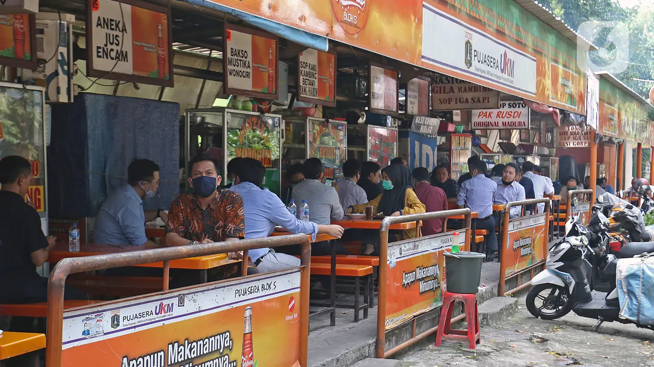 FOTO: Kembali Buka, Sejumlah Tempat Kuliner Tak Terapkan Protokol Kesehatan