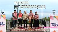 Bupati Jember Muhammad Fawait saat konferensi pers Pro Gus&rsquo;e Update di Puncak Wisata Rembangan, Jumat, 1 Agustus 2025.