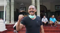 Wali Kota Solo, FX Hadi Rudyatmo usai mengikuti aksi tolak bala usir corona dengan cukur gundu di Lojo Gandrung, Solo, Rabu (25.3).(Liputan6.com/Fajar Abrori)