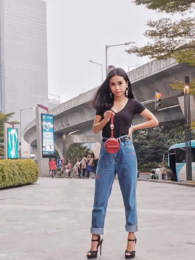 Kerap Berperan Ndeso, Ini 6 Potret Ayya Renita di Dunia Nyata yang Bikin Pangling
