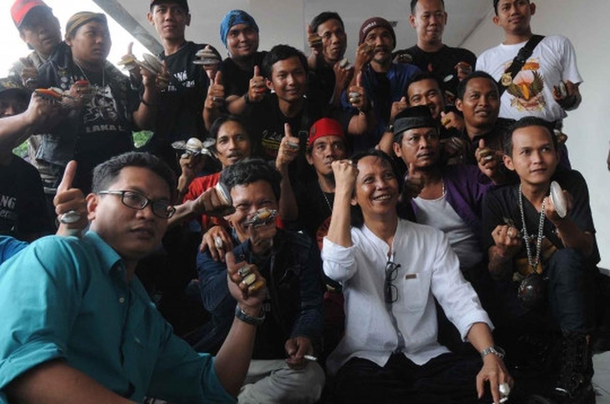 Jelang sidang tuntutan, Mandra pamer batu akik