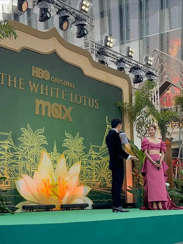 Potret Vanesha Prescilla Tampil Bak Pengantin di The White Lotus Season 3 Premiere Bangkok, Ketemu Lisa BLACKPINK!