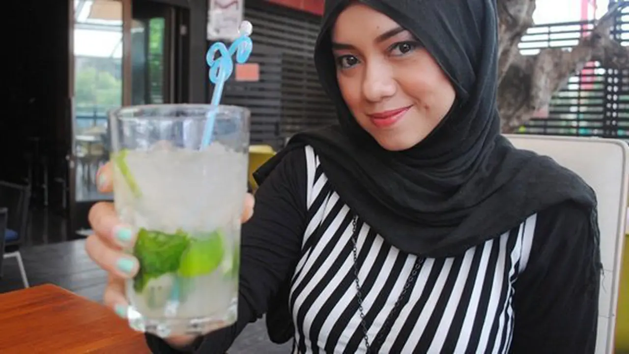 Mengatasi bau mulut./Copyright Unpopulart
