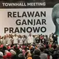 Bacapres Ganjar Pranowo menemui ribuan relawan pendukungnya di De Tjolomadoe, Karanganyar, Minggu (3/9).(Liputan6.com/Fajar Abrori)