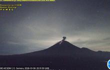 Erupsi Gunung Semeru Kembali Terjadi, Lontarkan Lava Pijar dan Letusan 800 Meter