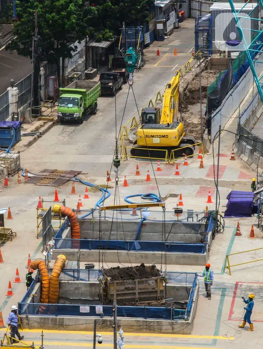 Sedangkan, CP 203 (Stasiun Glodok dan Kota) pembangunan terus berjalan lancar dan sudah mencapai 60,25 persen. (Liputan6.com/Angga Yuniar)