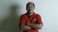 Mantan gelandang Timnas Indonesia, Patar Tambunan, berpose saat ditemui di kawasan Bintaro, Selasa (01/8/2017). Patar Tambunan adalah salah satu pemain yang mengantarkan Indonesia menjadi juara di Sea Games 1987. (Bola.com/M Iqbal Ichsan)