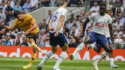 Dalam laga yang berjalan imbang dari sisi penguasaan bola, Wolverhampton sebagai tim tamu lebih banyak melepaskan tembakan dibandingkan Tottenham Hotspur. Goncalo Guedes dan kawan-kawan mampu melepaskan 11 tembakan dengan 3 yang mengarah tepat ke gawang berbanding 8 milik Spurs yang 4 di antaranya mencapai target. (AP/Frank Augstein)