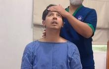 Potret Terbaru Kondisi Sonny Septian Usai Operasi Penyempitan Pembuluh Darah di Otak, Salat Dalam Posisi Duduk