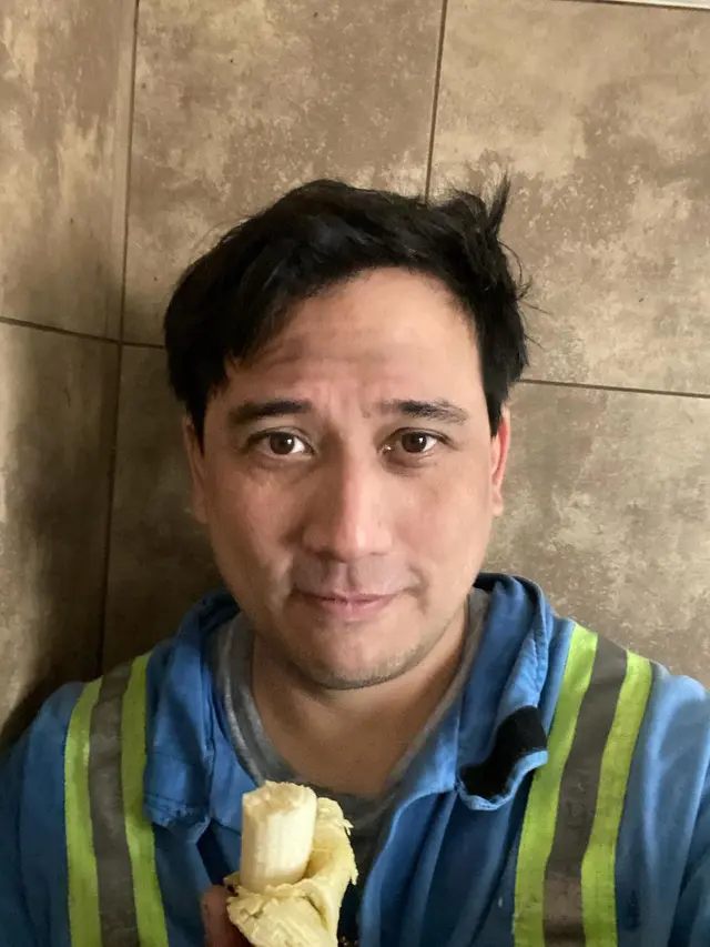 6 Potret Tengku Firmansyah saat Bekerja Jadi Tukang Besi di Kanada, Bikin Salut