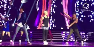 Agnez Mo menjadi salah satu pengisi acara dalam malam puncak perayaan HUT SCTV ke-27. Intip yuk latihannya.